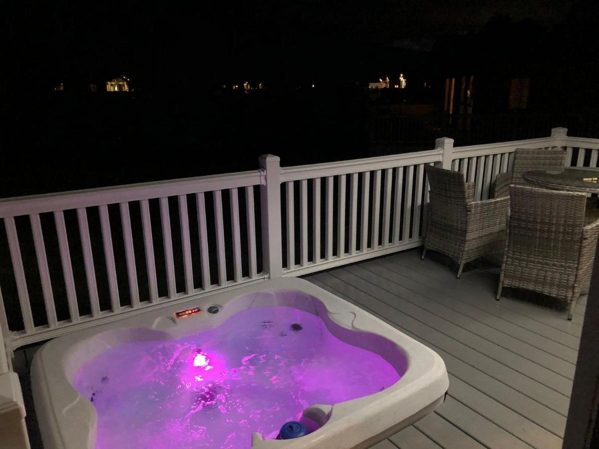 The Poplars Lodge With Hot Tub York Exterior photo